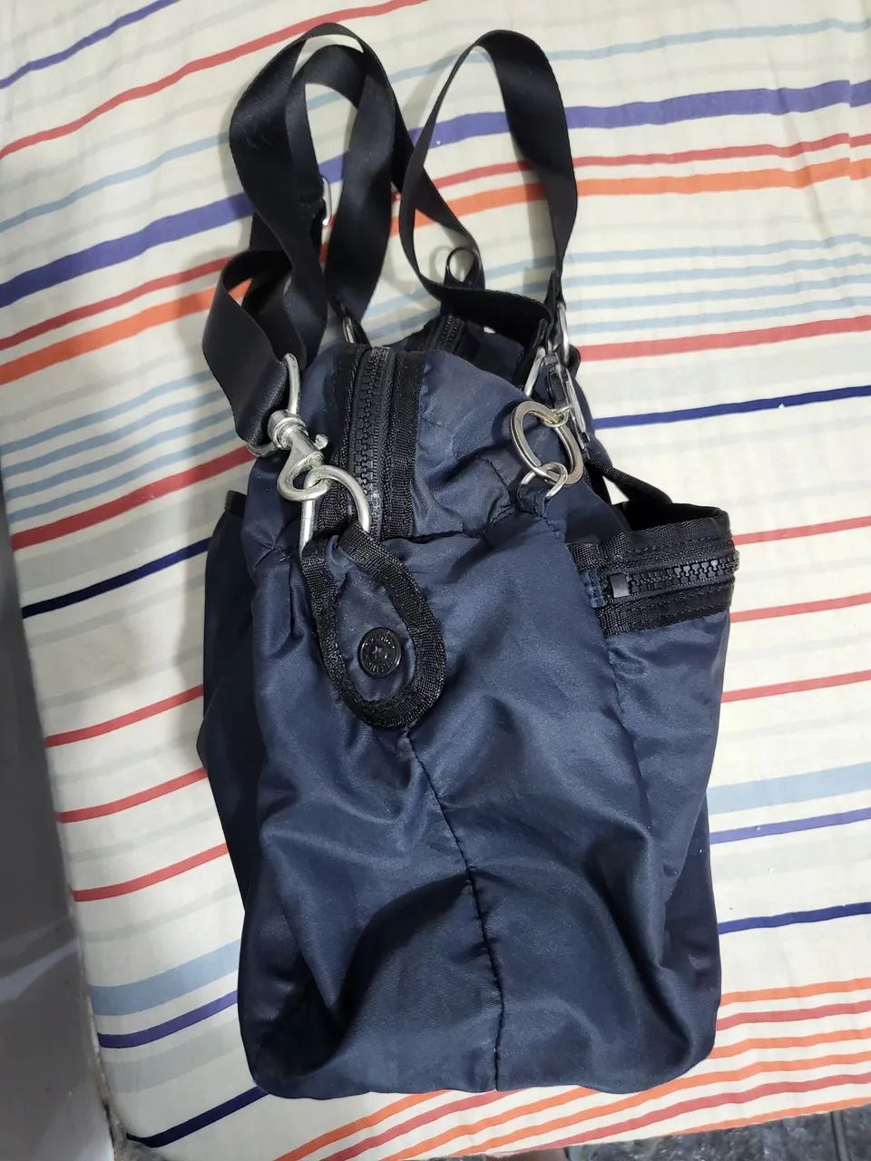 Bolsa Kipling azul escura usada - Foto 4
