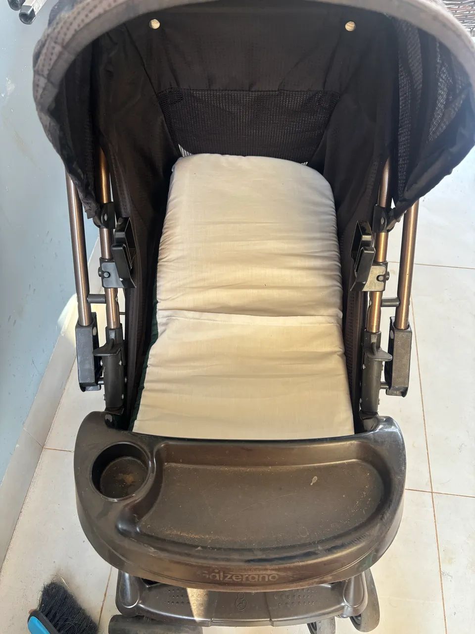 Carrinho de bebê Galzerano. Acompanha colchão para carrinho de bebê. - Foto 4