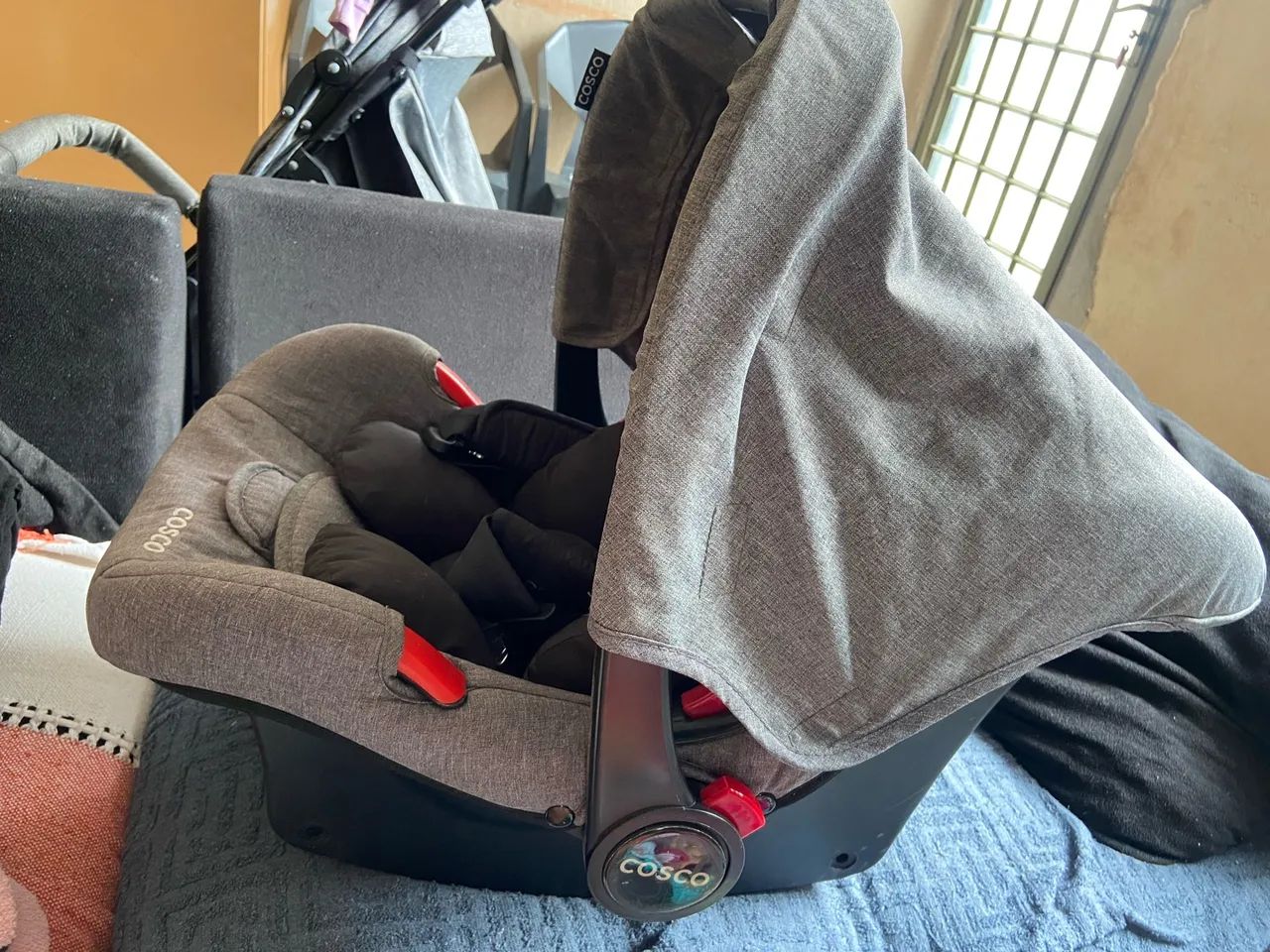 Bebê conforto seminovo 