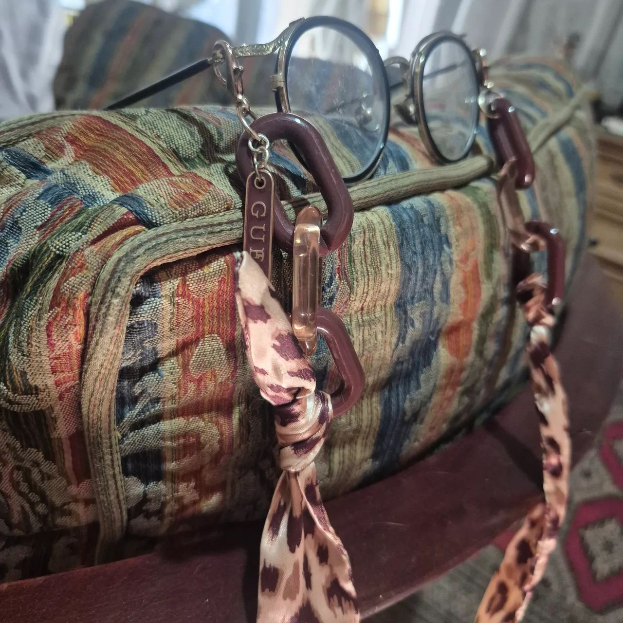 Corrente para oculos de cetim - guess