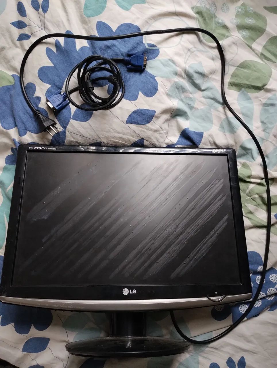 Monitor de trabalho LG Usado + Cabos