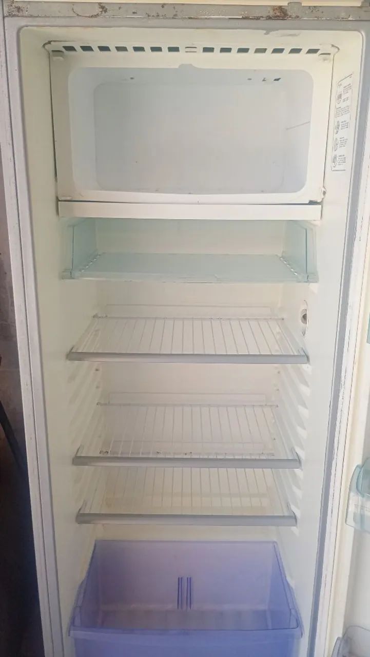 Vende - se geladeira 