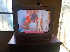 Tv 20 polegadas 90 reais  - Foto 2