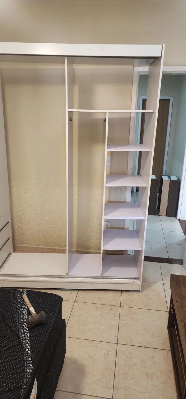 Guarda roupa com porta de vidro 