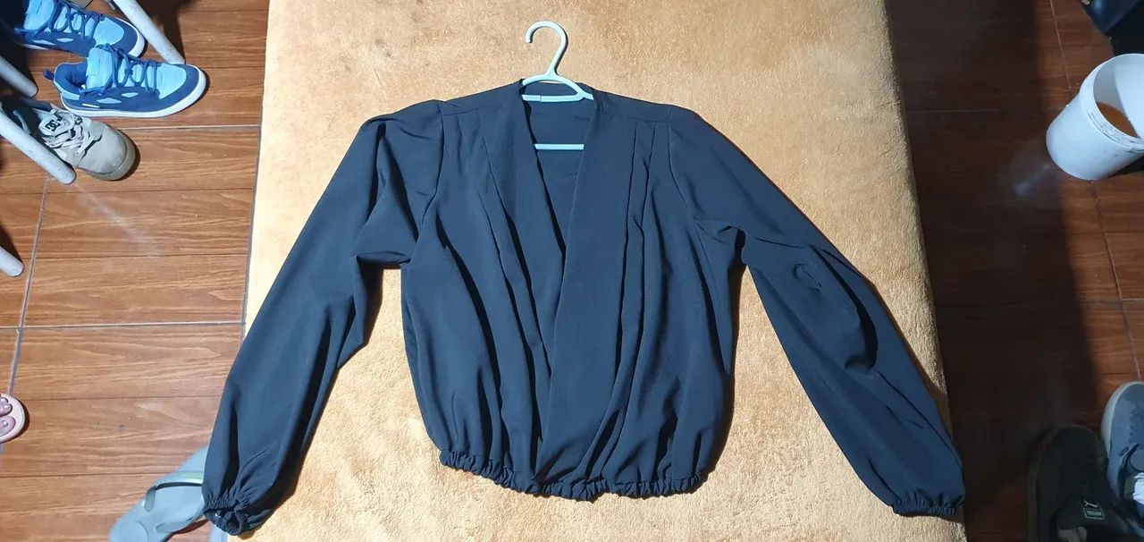 Blusa feminina preta estampada - Foto 4