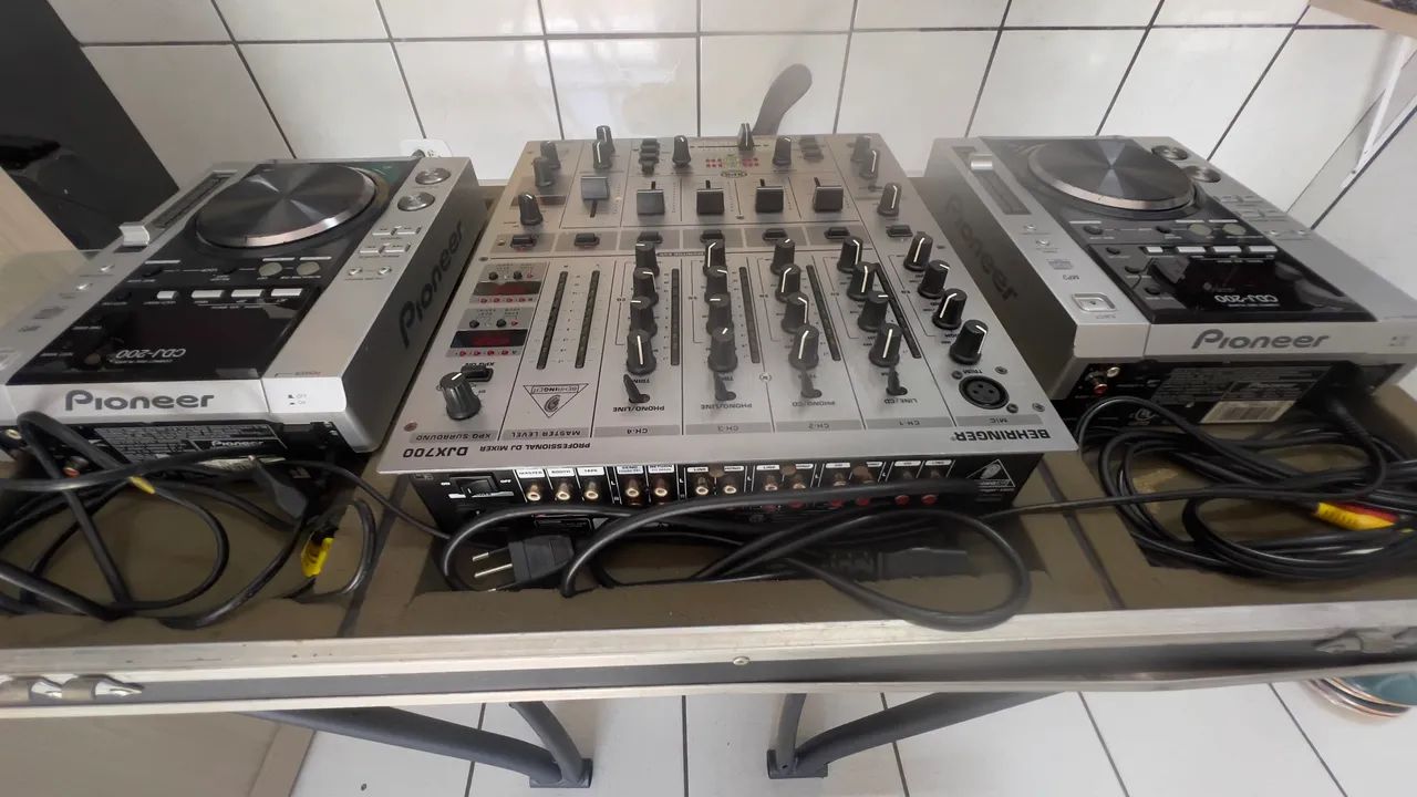 Par Cdj 200 pioneer +mixer DJX 700 + case - Equipamentos e