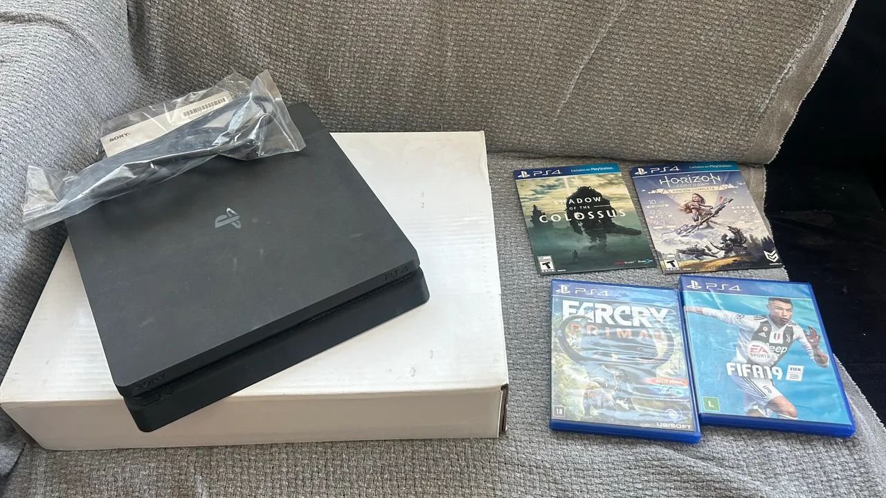 PS4 Slim 1TB + 4 jogos  - Foto 4