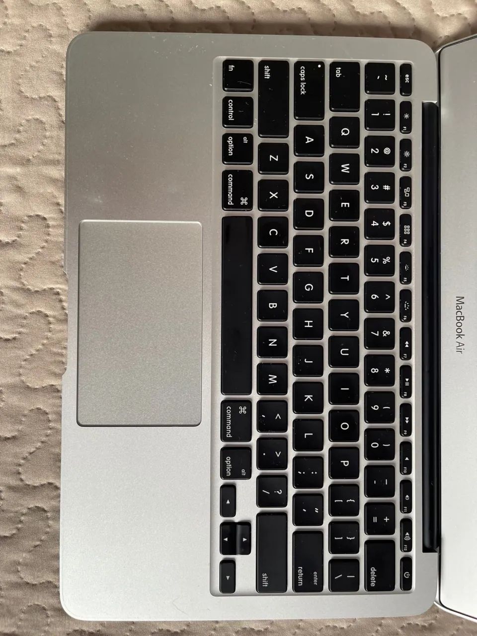 MacBook Air 11? 2015 i5 4GB SSD 256GB + Carregador Original + Case MacBook Air 11? 2015 i5 4GB SSD 256GB + Carregador Original + Case
