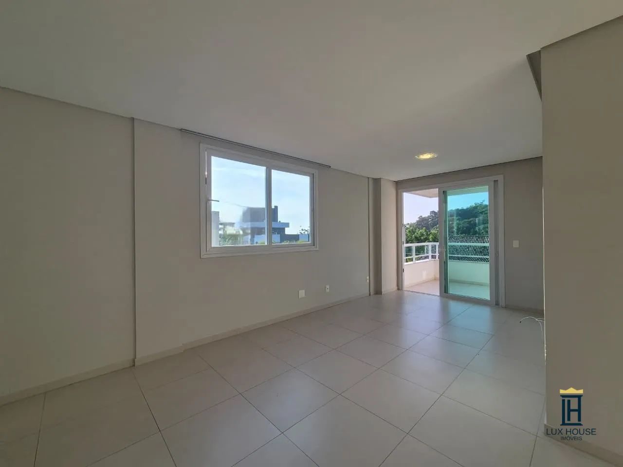 Apartamento 2 Suítes 200 do Mar em Jurerê - Locação Anual - Foto 3