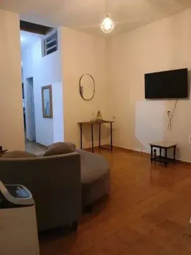 VENDO CASA % TÉRREA, no CJ. SANTO EDUARDO