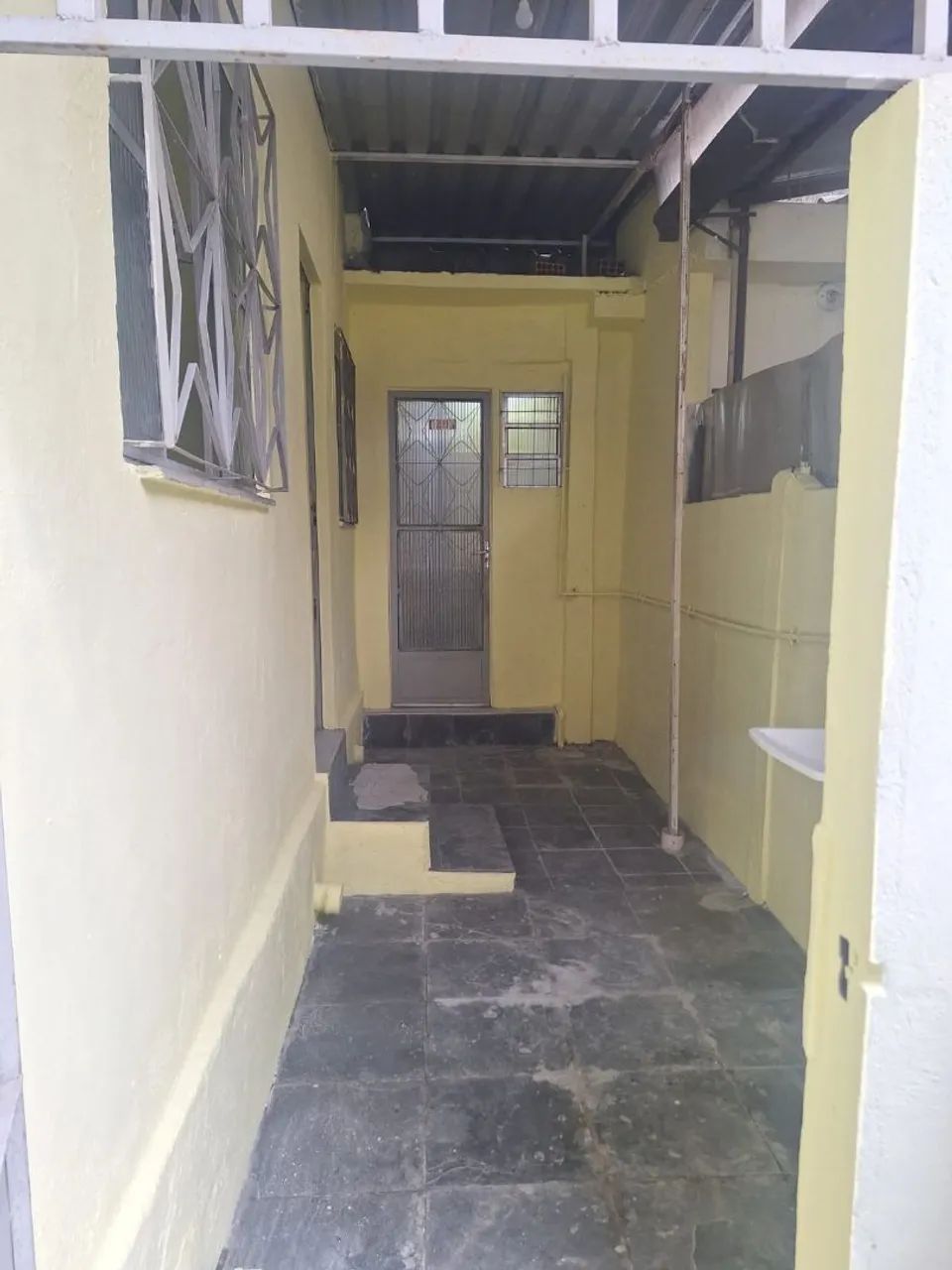 Kitnet com pequena área privada 
