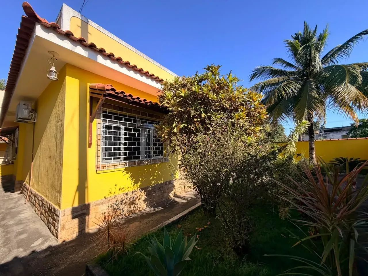 Vendo casa linear com 2 quartos espaço gourmet e lindo jardim com 372² Queimados Nova Igua - Foto 4