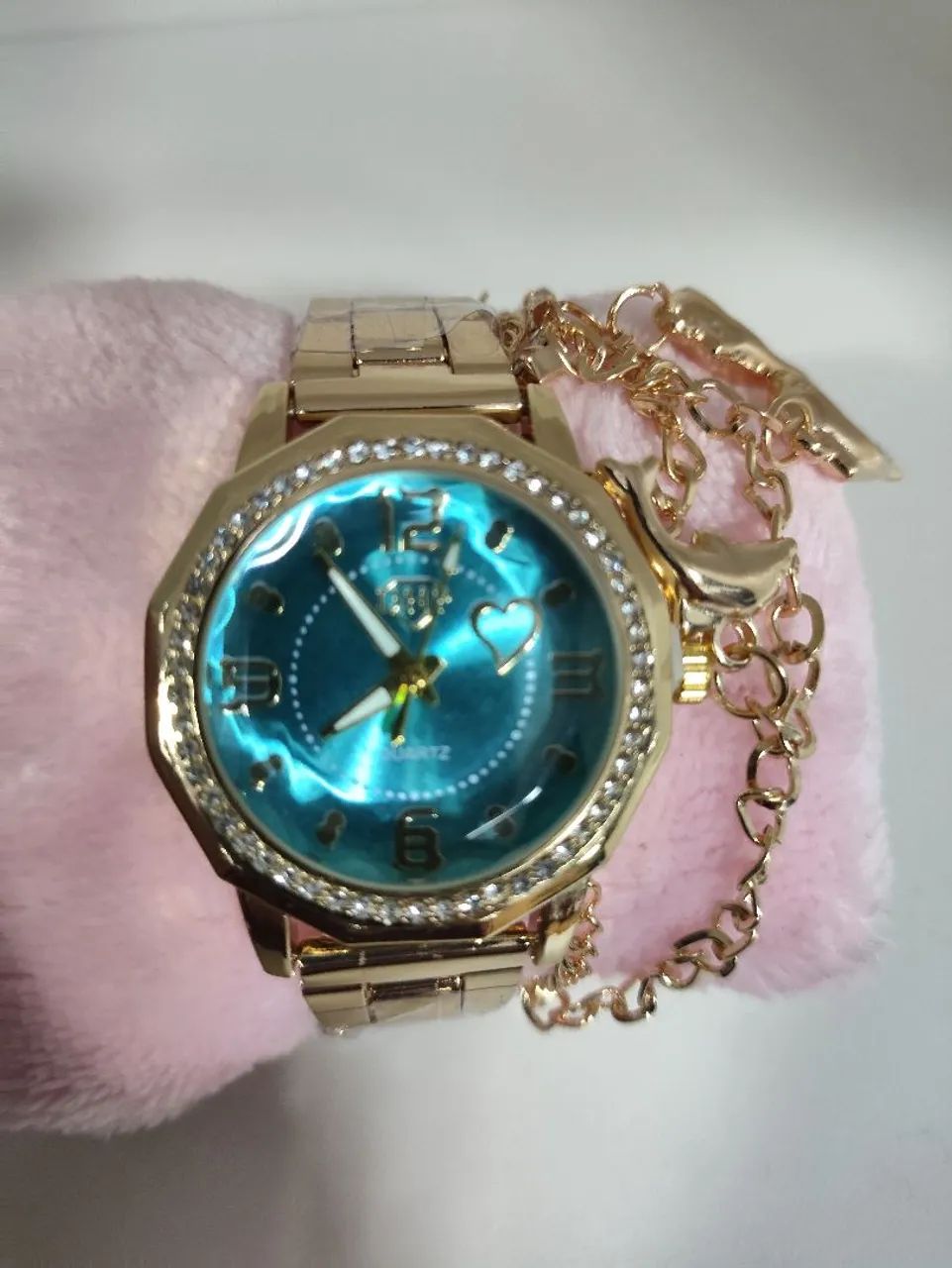 Relógio feminino acompanha pulseirinha 