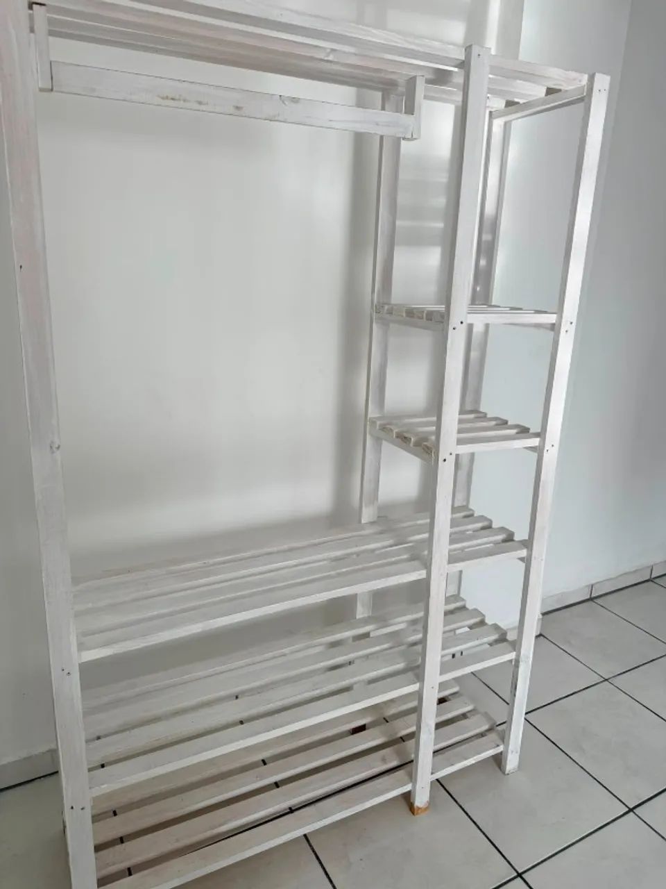 ARARA/GUARDA ROUPA DE MADEIRA - Foto 3