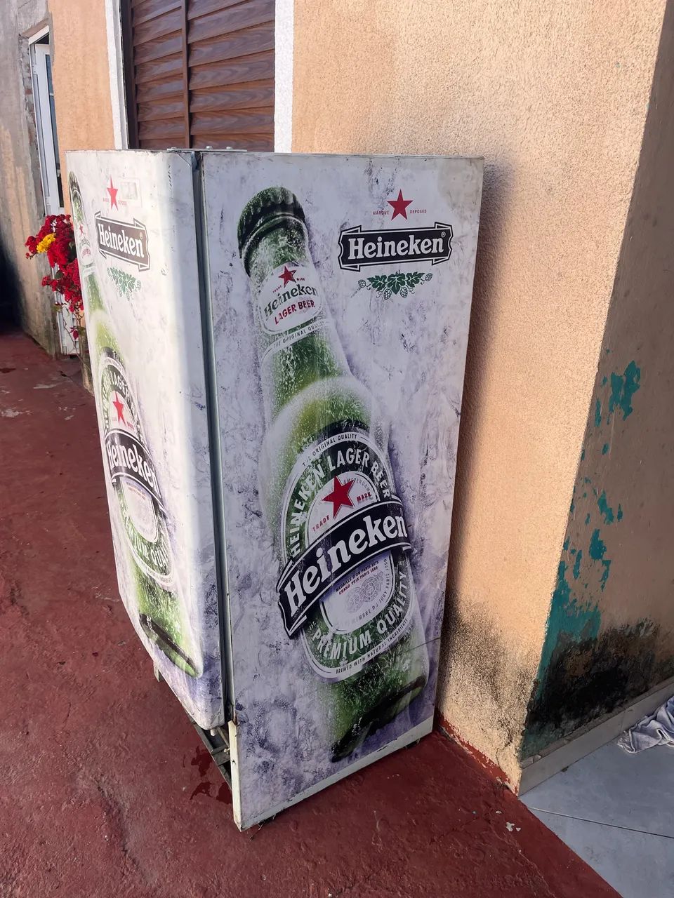 Cervejeira/Expositor vertical Heineken 