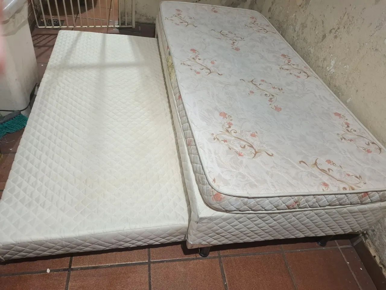 Box  bicama com colchão e.cama auxiliar  solteiro 88x1.88  - Foto 2