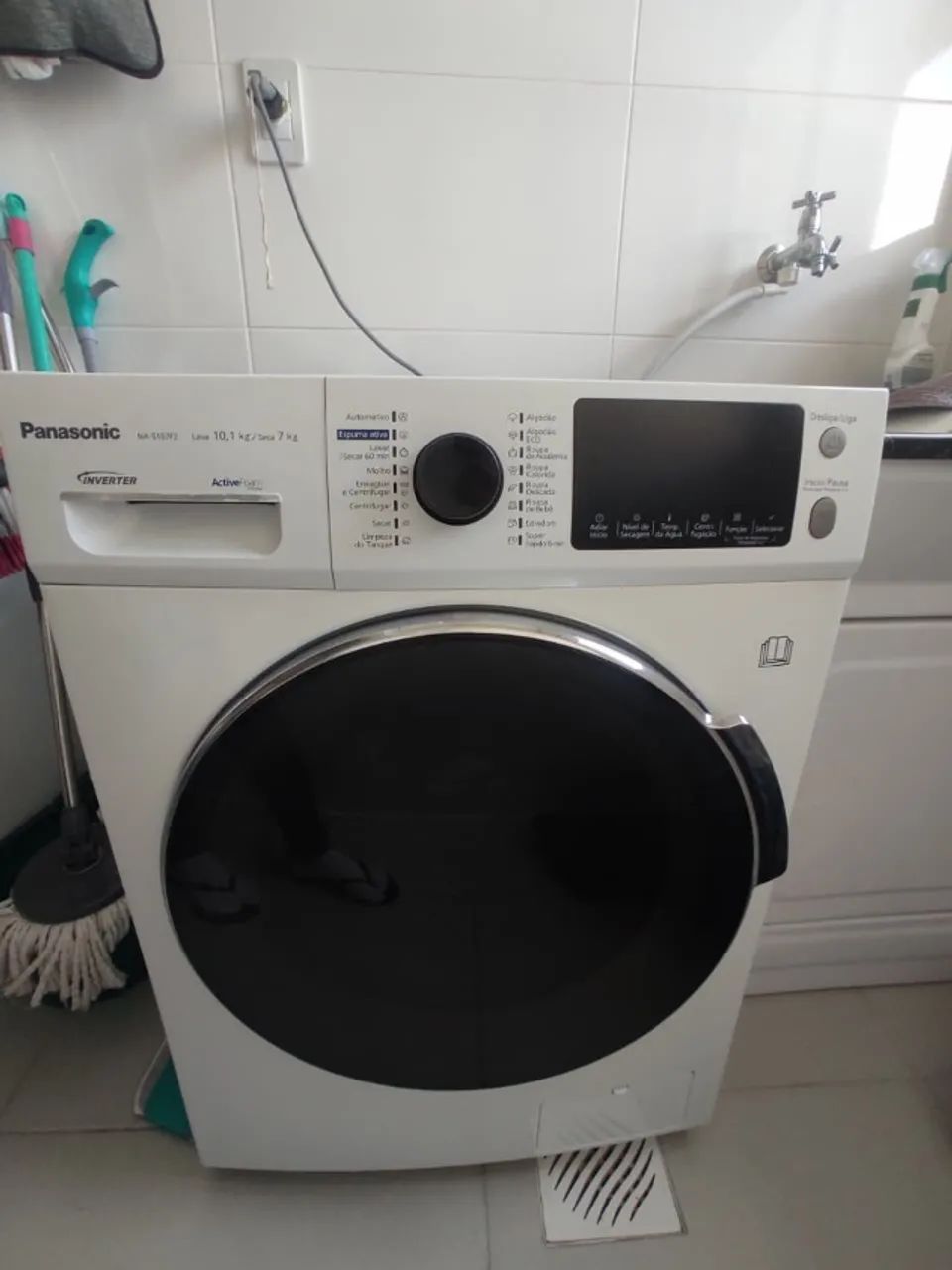 Máquina de lavar e secar roupas