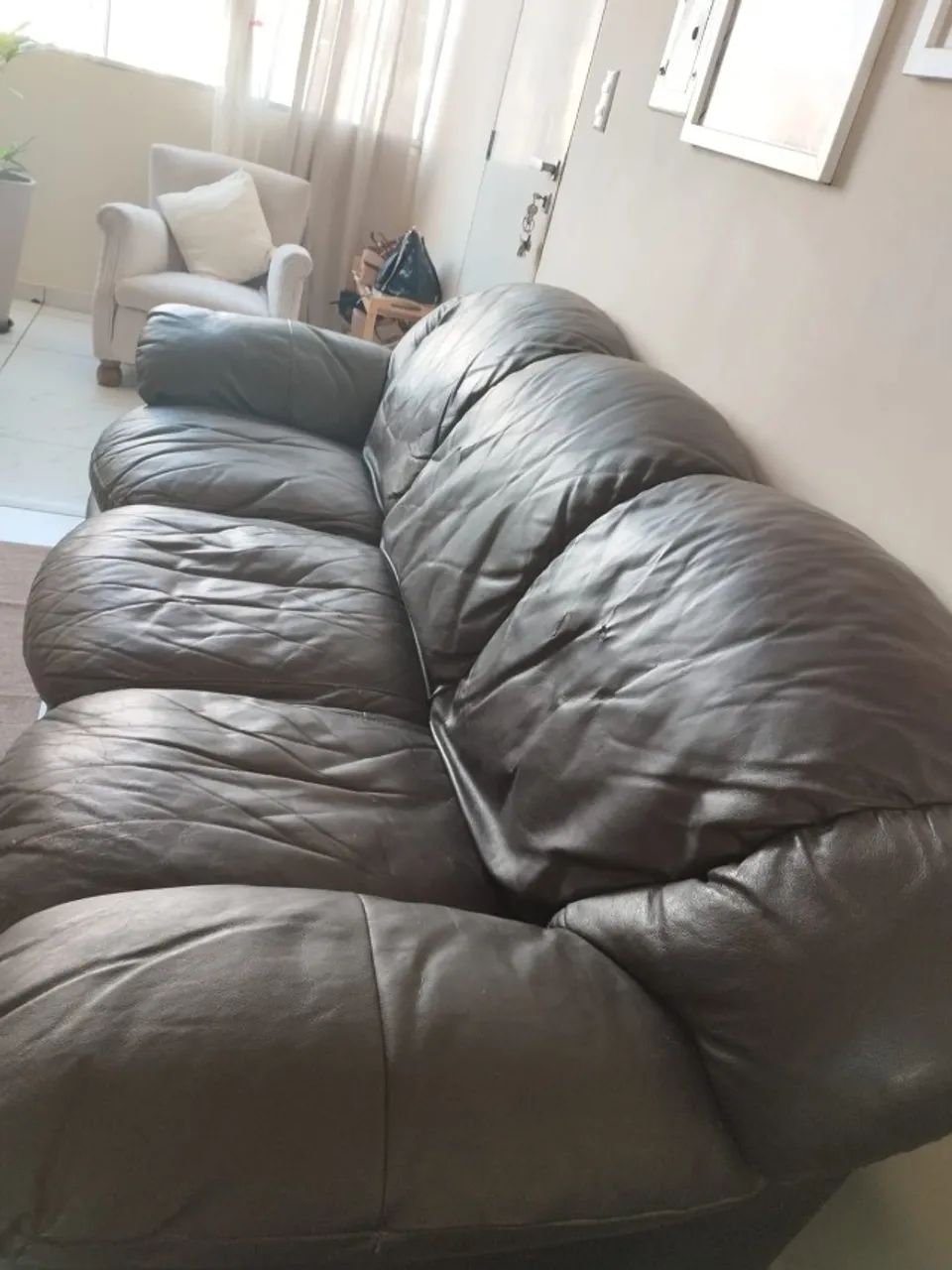 Sofá Couro Legitimo - BOM ESTADO  - Foto 2