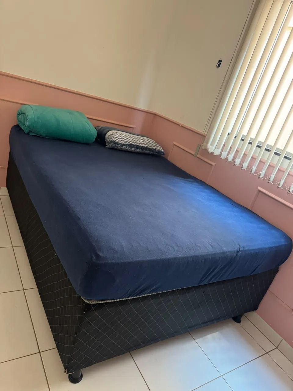 Cama Com Colchão Casal em perfeito estado