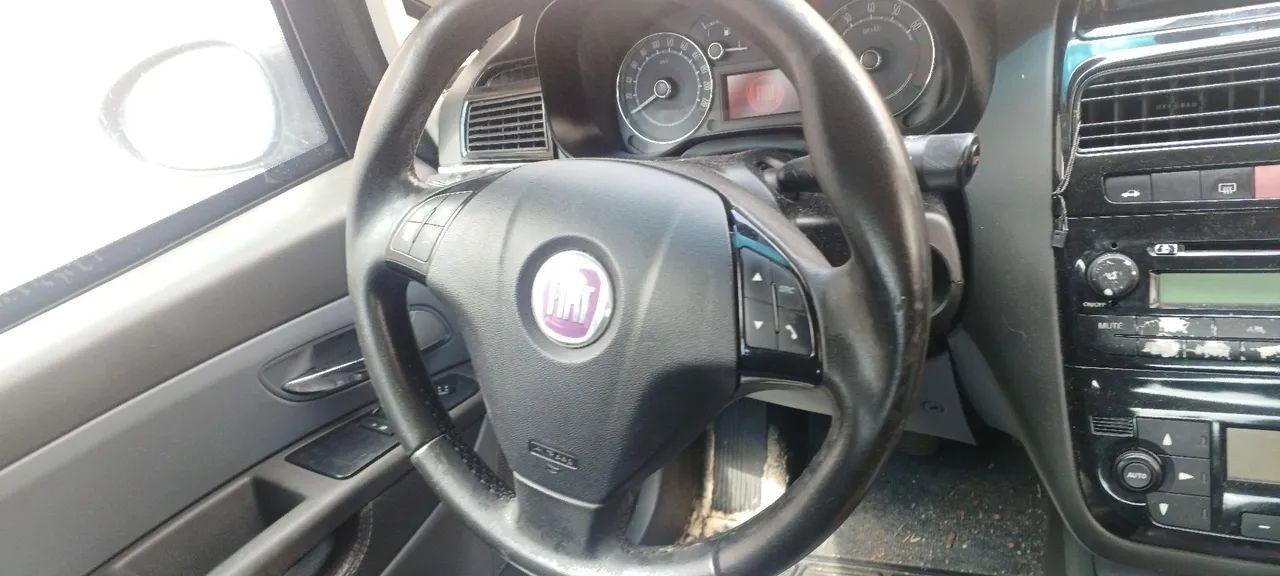 Fiat Linea Absolute 1.9/1.8 Flex Dualogic 4P 2010