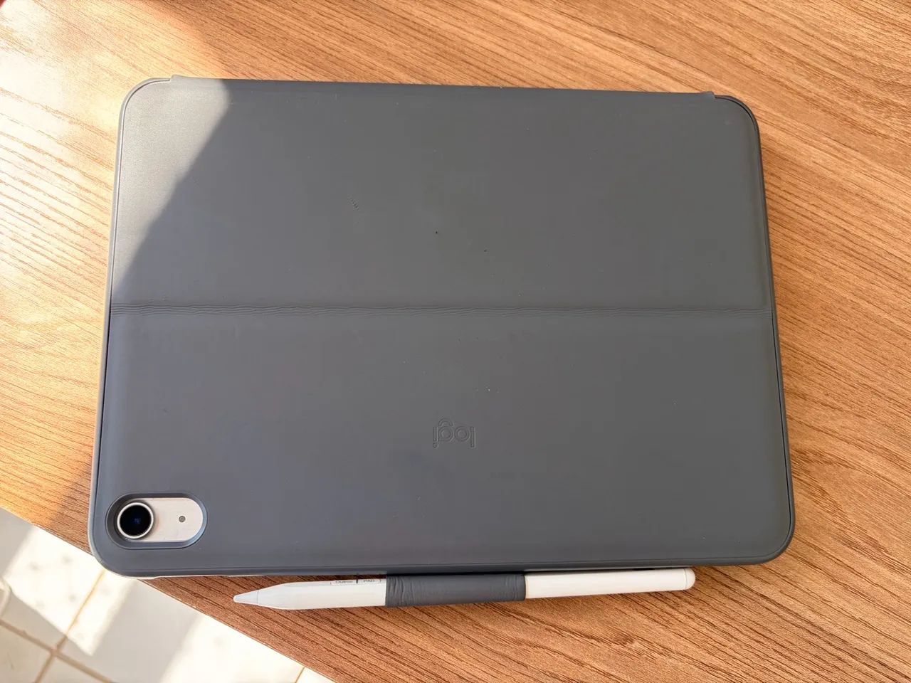iPad 11 128 GB com Teclado Logitech - Foto 3
