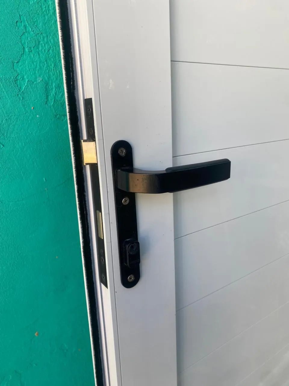 VENDO PORTA MODERNA COMPLETA NOVA!