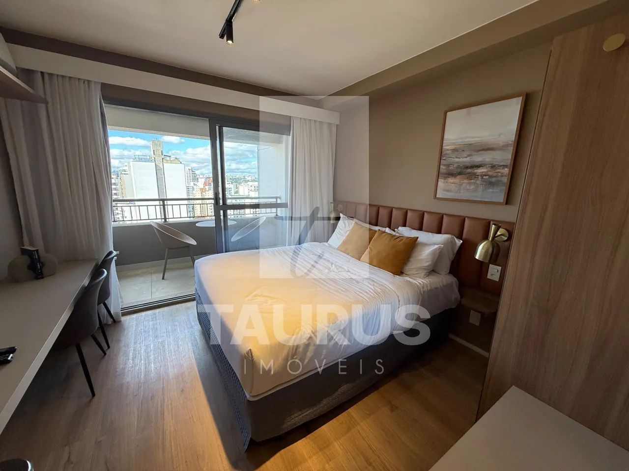 Studio mobiliado para alugar, 27m², em Moema, São Paulo-SP.
