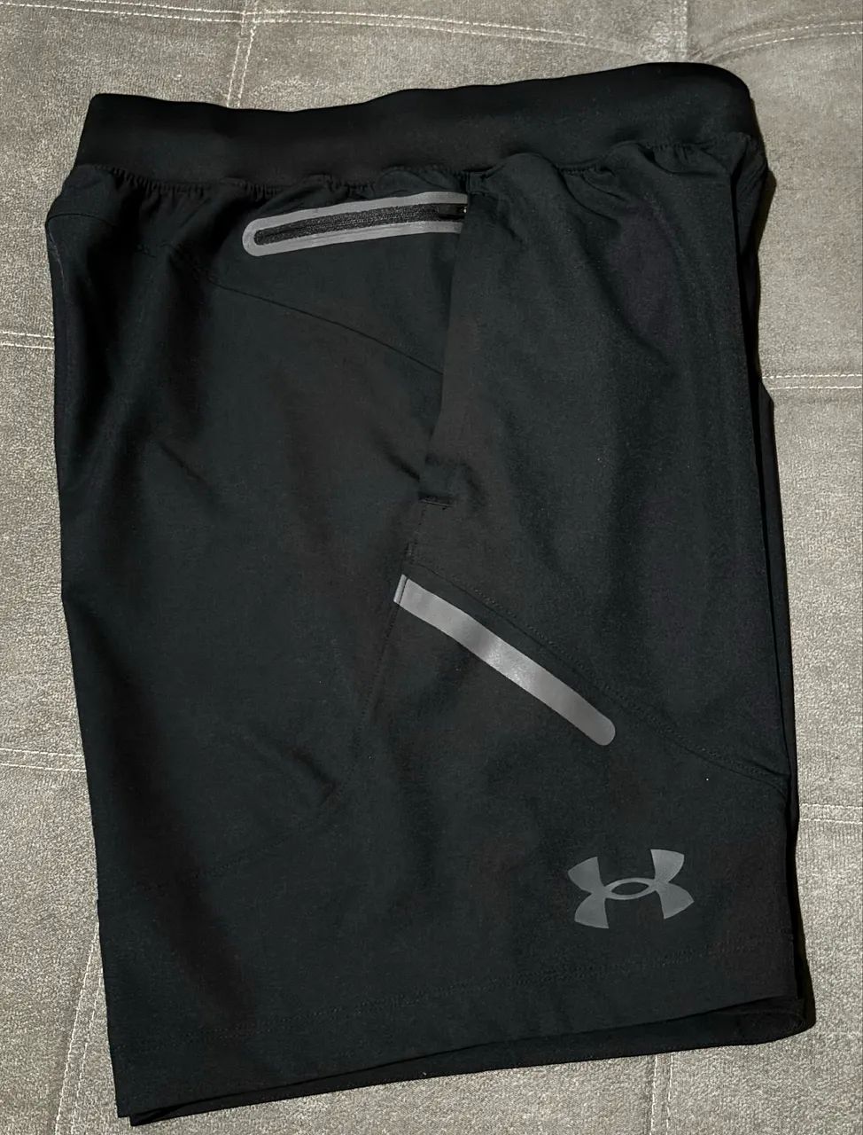 Vendo Bermuda Under Armour. Tamanho M - Foto 4