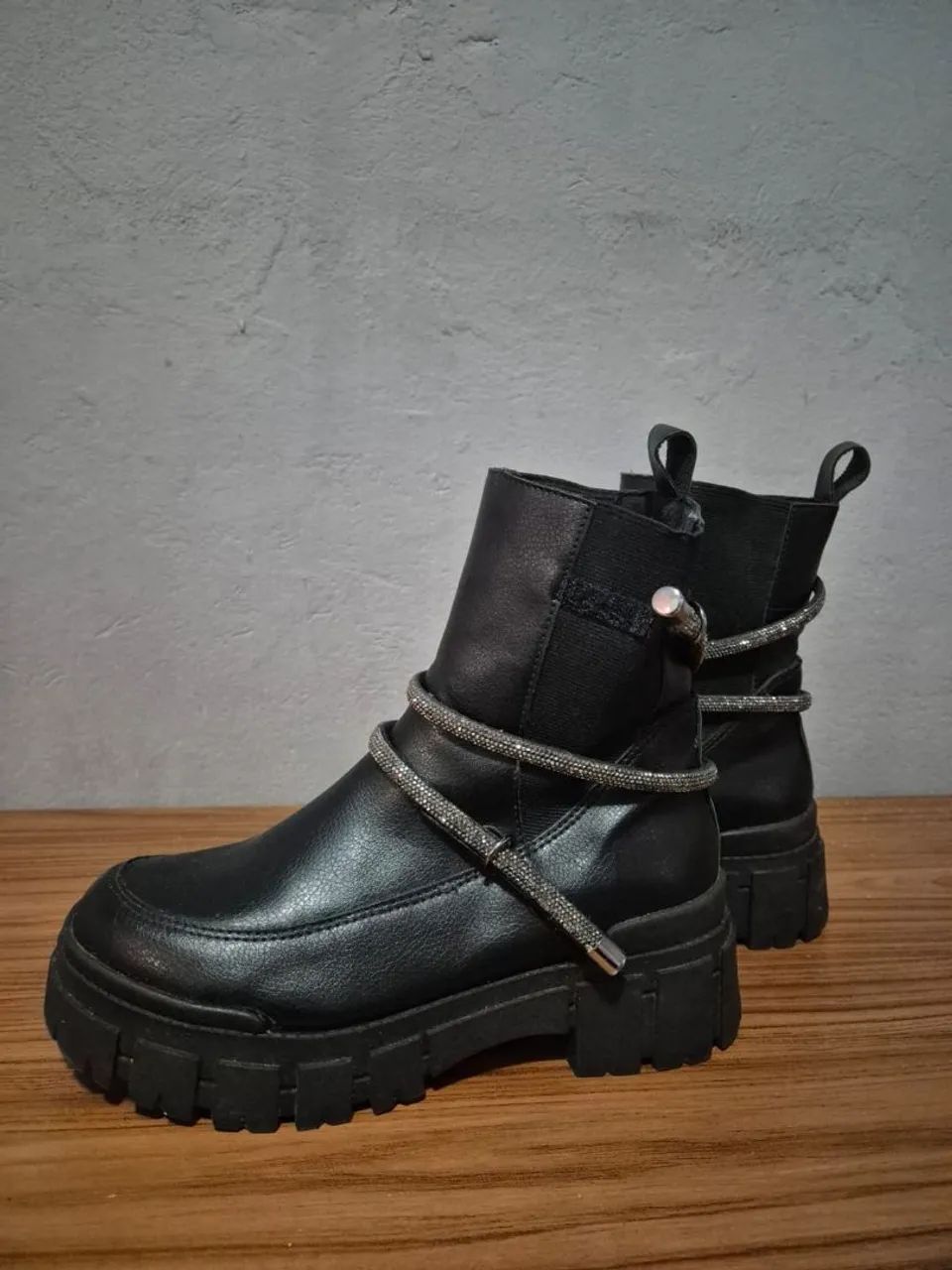 Bota de Couro 34 - Foto 2