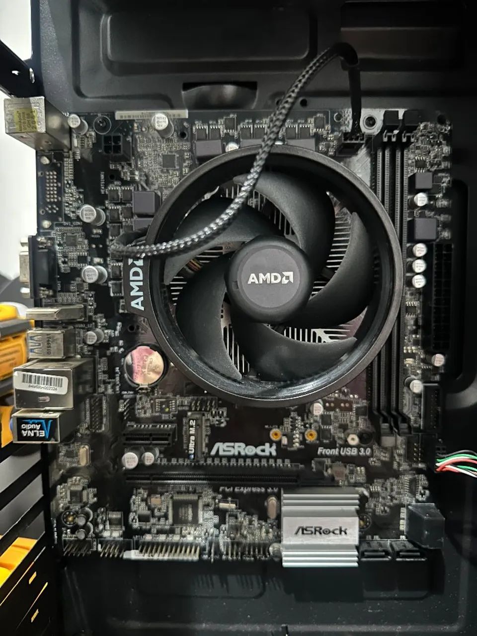Kit Amd Ryzen 3 2200G + 4gb (Pra Hoje)