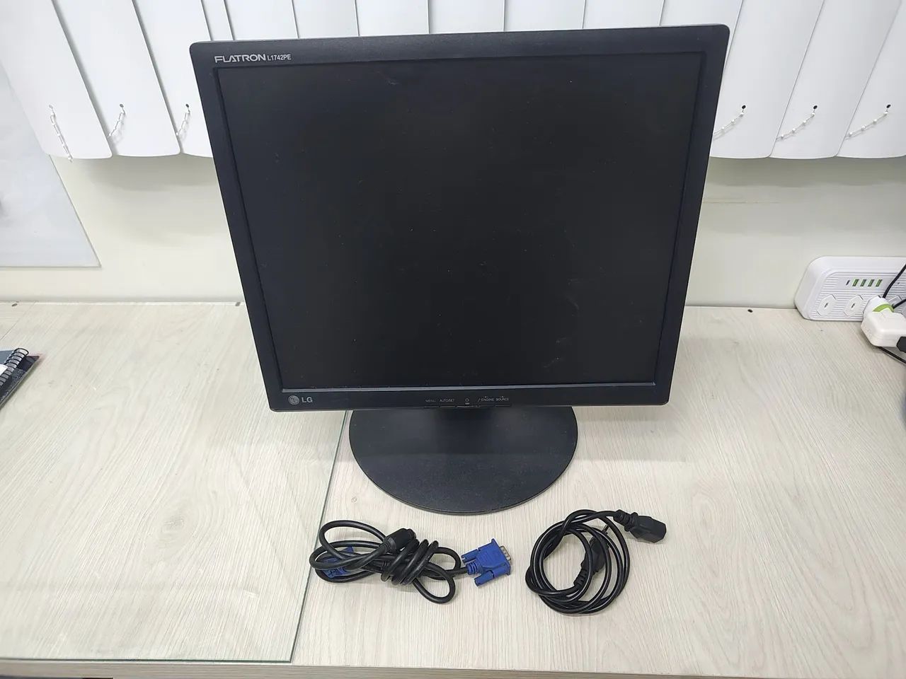 Monitor LG Flatron 17 -  acompanha cabos