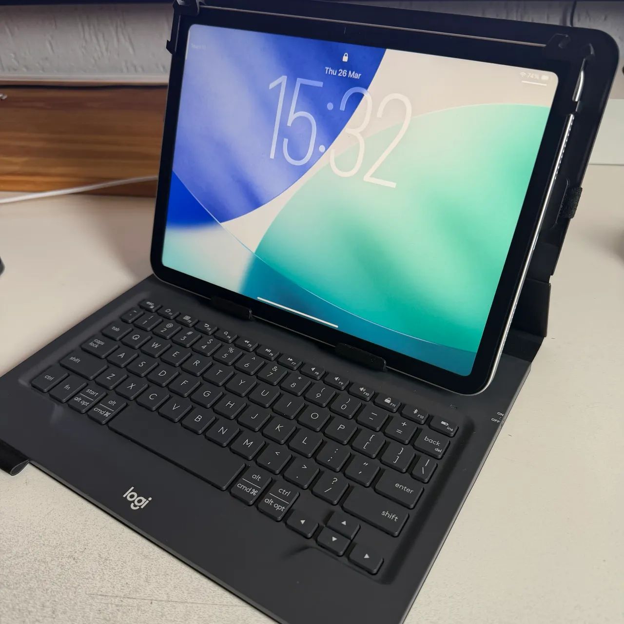 Capa Teclado Logitech Universal Folio - Foto 2