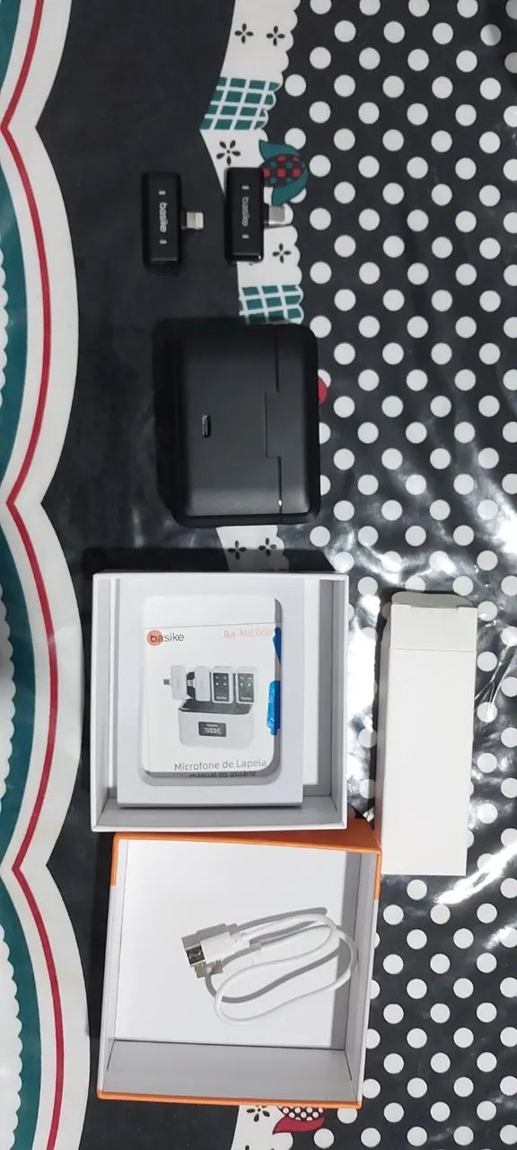 Microfone de Lapela Sem Fio Basike (Duplo) c/ Estojo e Display - Completo na Caixa! - Foto 2