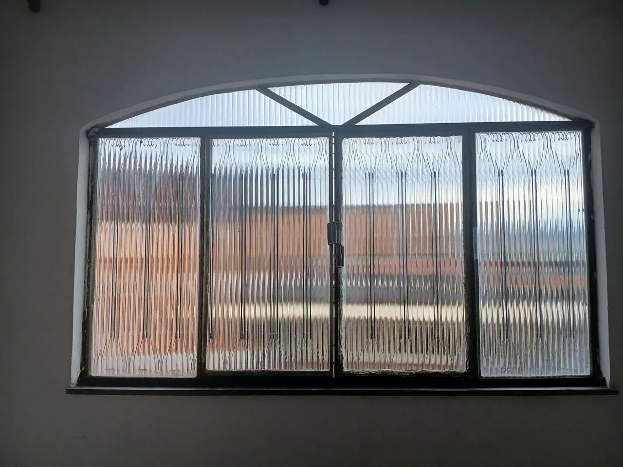 2 Janelas de ferro com grade