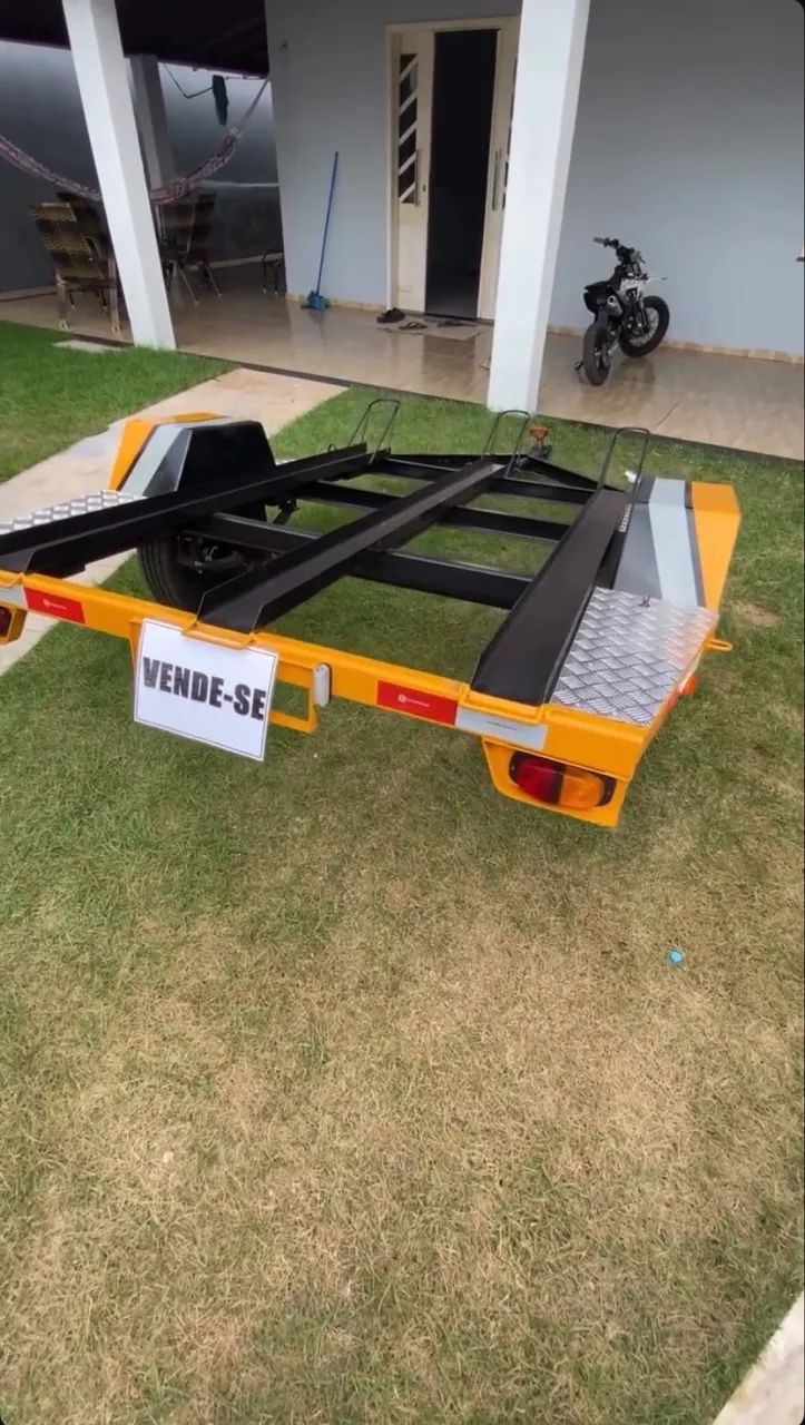 VENDE-SE REBOQUE PRA 3 MOTOS 