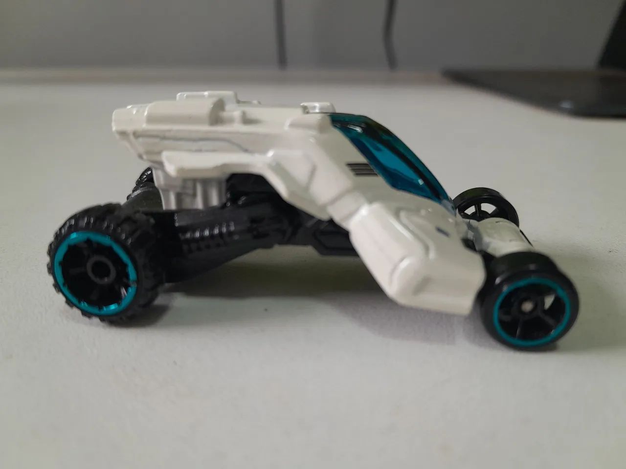 Hot Wheels Max Steel Turbo Racer 2014