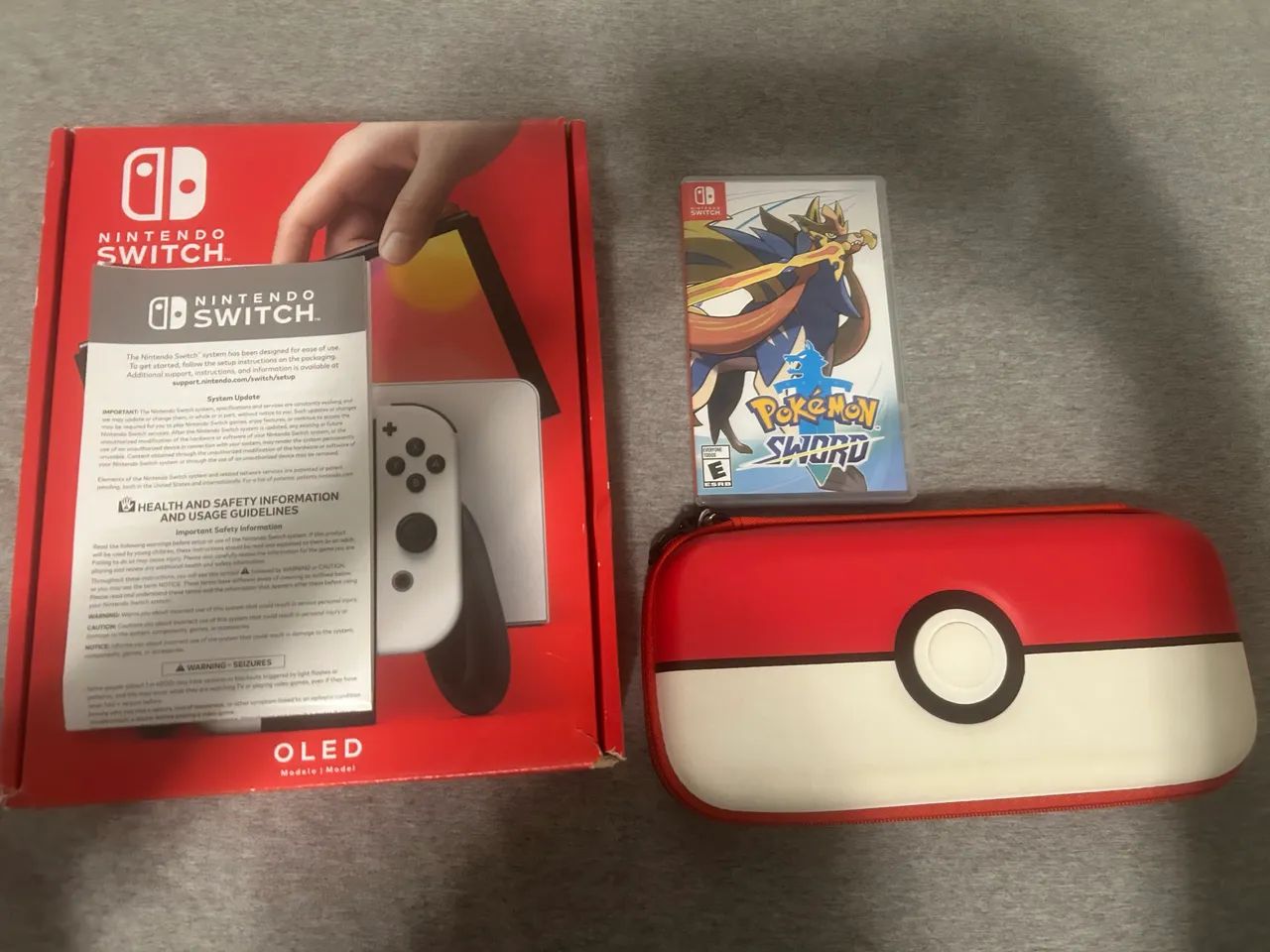 Nintendo Swich OLED 64g com todos acessórios, case e jogo