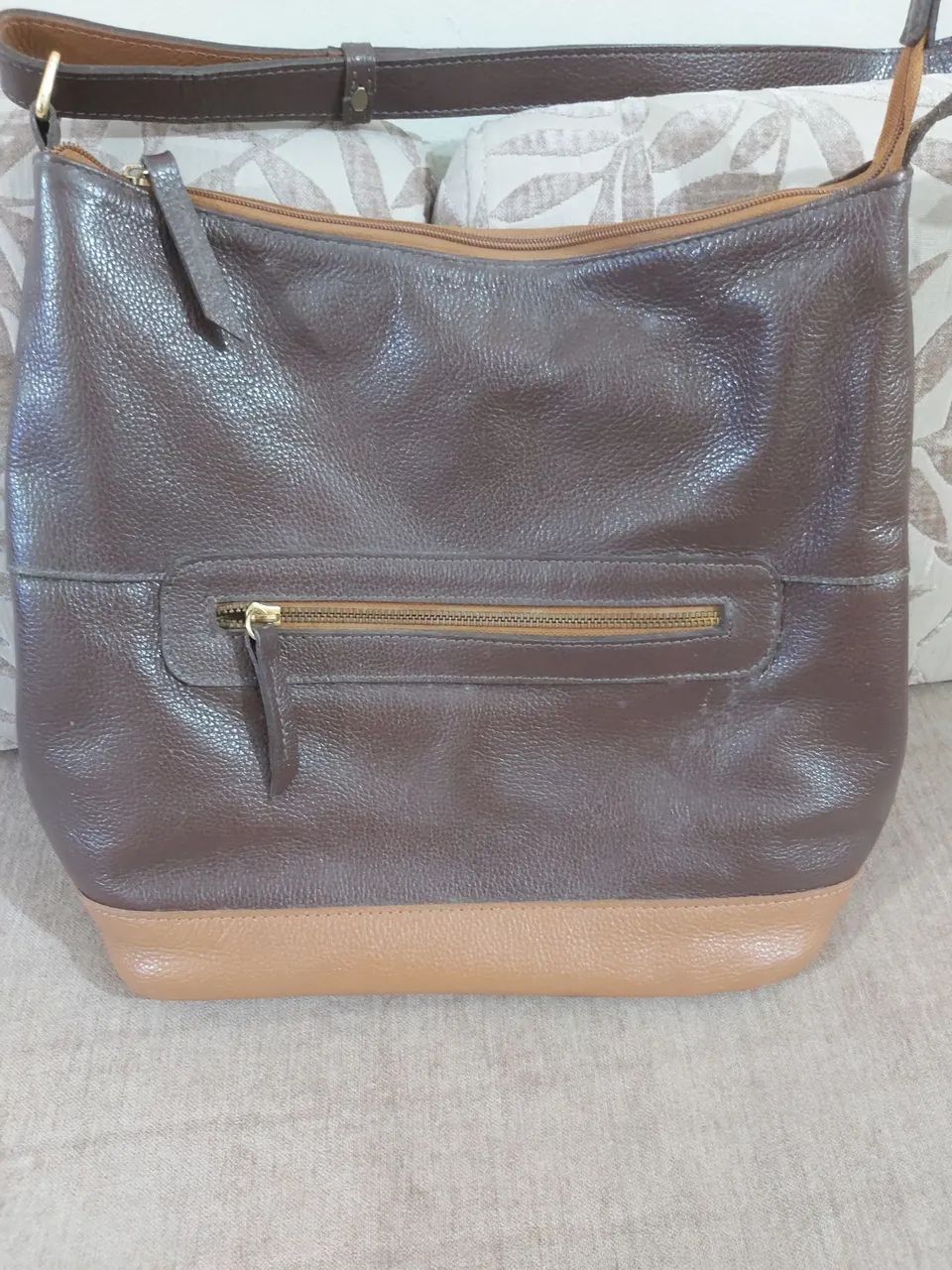 Bolsa feminina  em couro. 