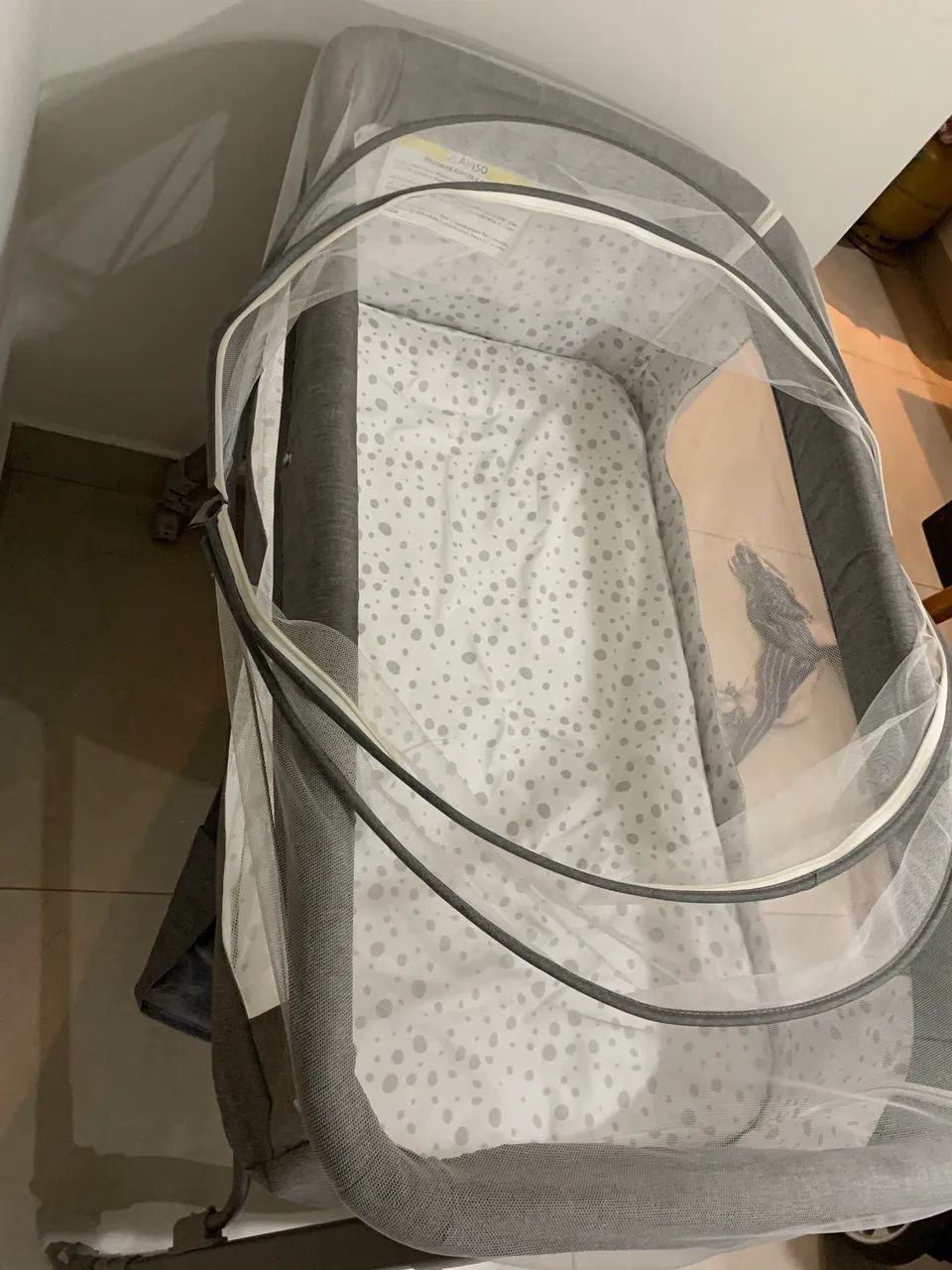 Berço Portátil com mosquiteiro e cesto  - Foto 4