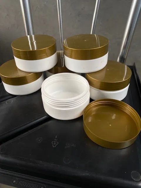 1.200 POTES DE COSMÉTICOS 150gr.