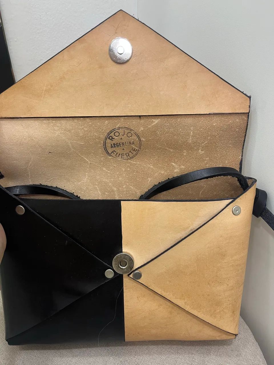 Bolsa couro estilo carteiro bicolor - Foto 3