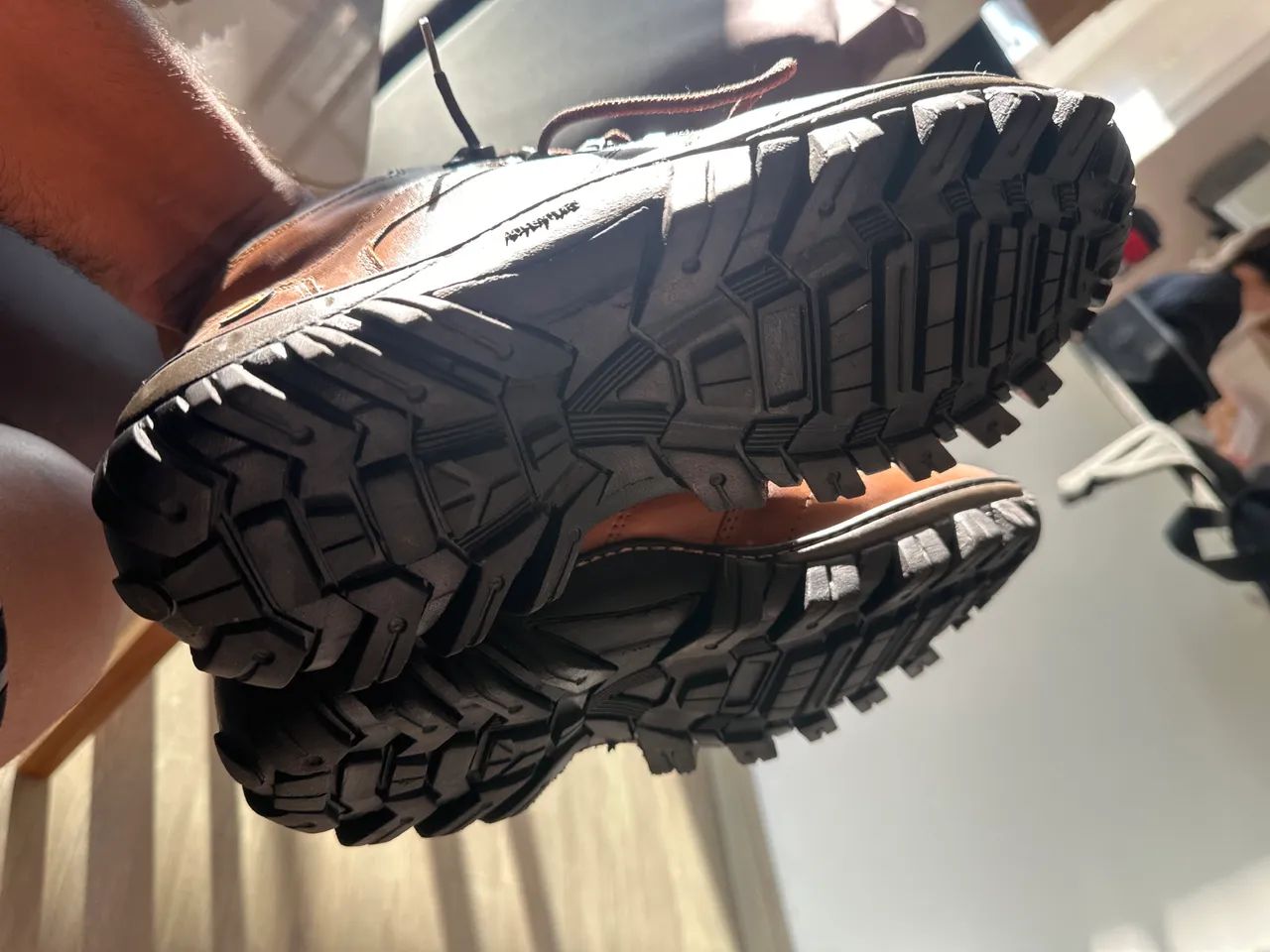 Bota caterpillar marron  - Foto 2