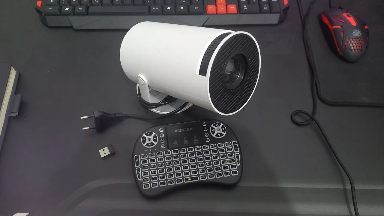 Projetor HY300 Seminovo + Teclado Wireless (Substitui Controle)