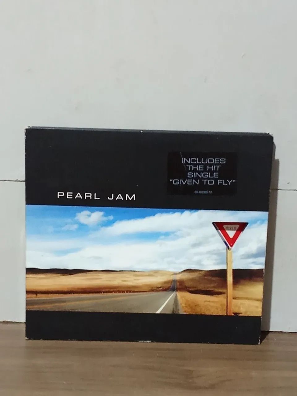 Cd música Pearl jam includes The hit single Given tô fly 