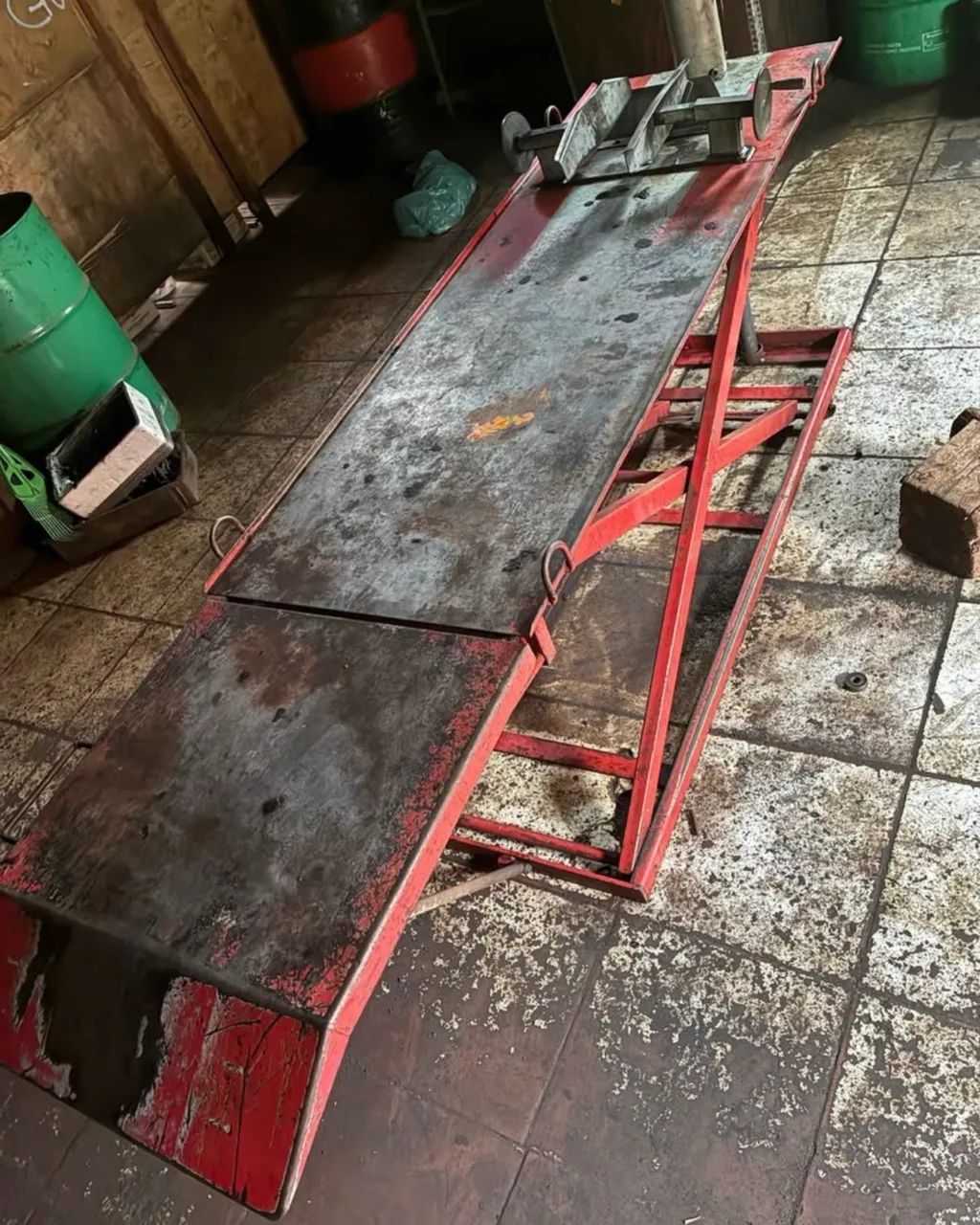 VENDE-SE OFICINA DE MOTO COMPLETA - PRONTA PARA TRABALHAR!