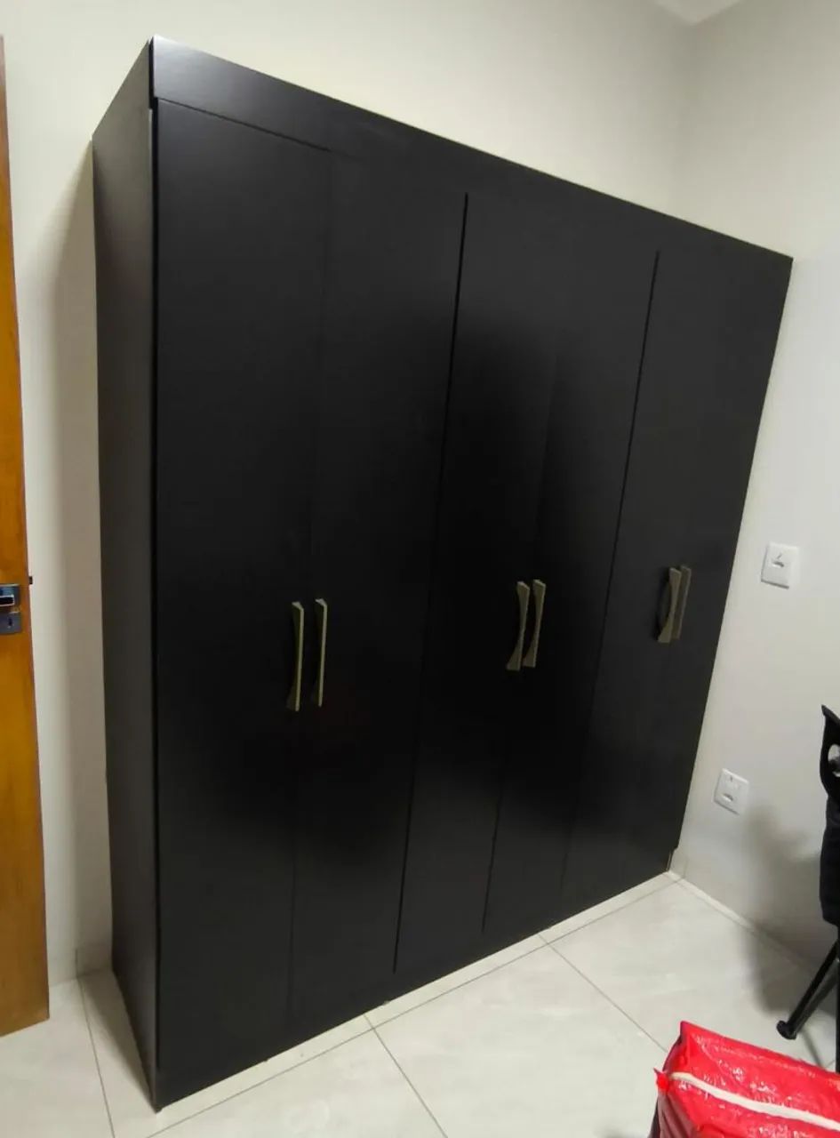 Guarda-roupas 06 portas preto - excelente estado - Foto 2