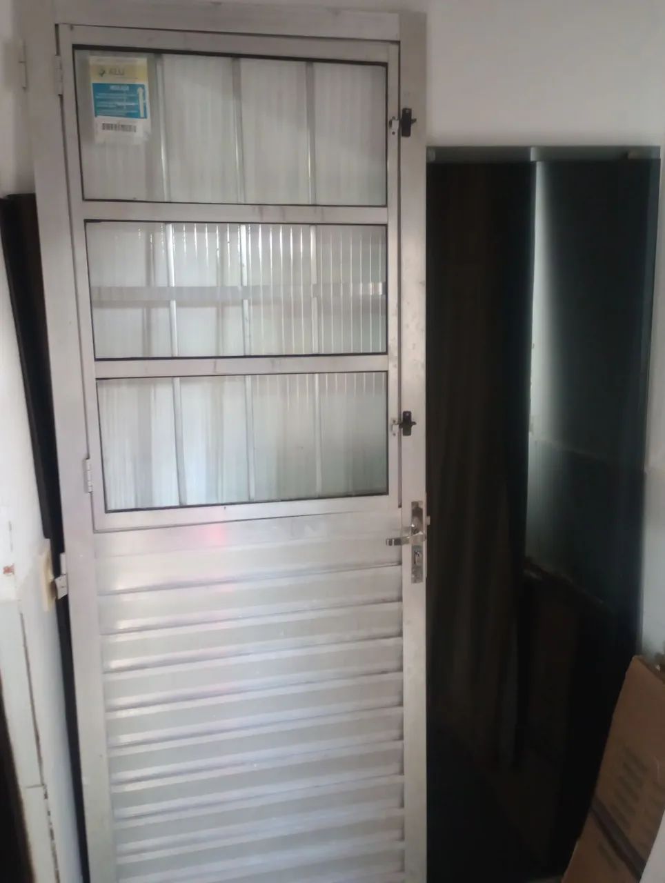 Porta de Alumínio e Box de Vidro Fumê  - Foto 2