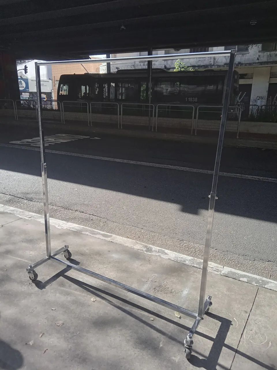 Arara cromada para camarim - Foto 2
