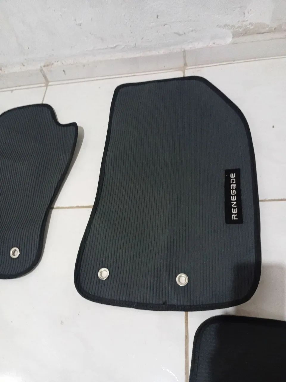 KITS  DE TAPETES EMBORRACHADO = CRETA  HYUNDAI  / JEEP RENEGADE.  - Foto 5