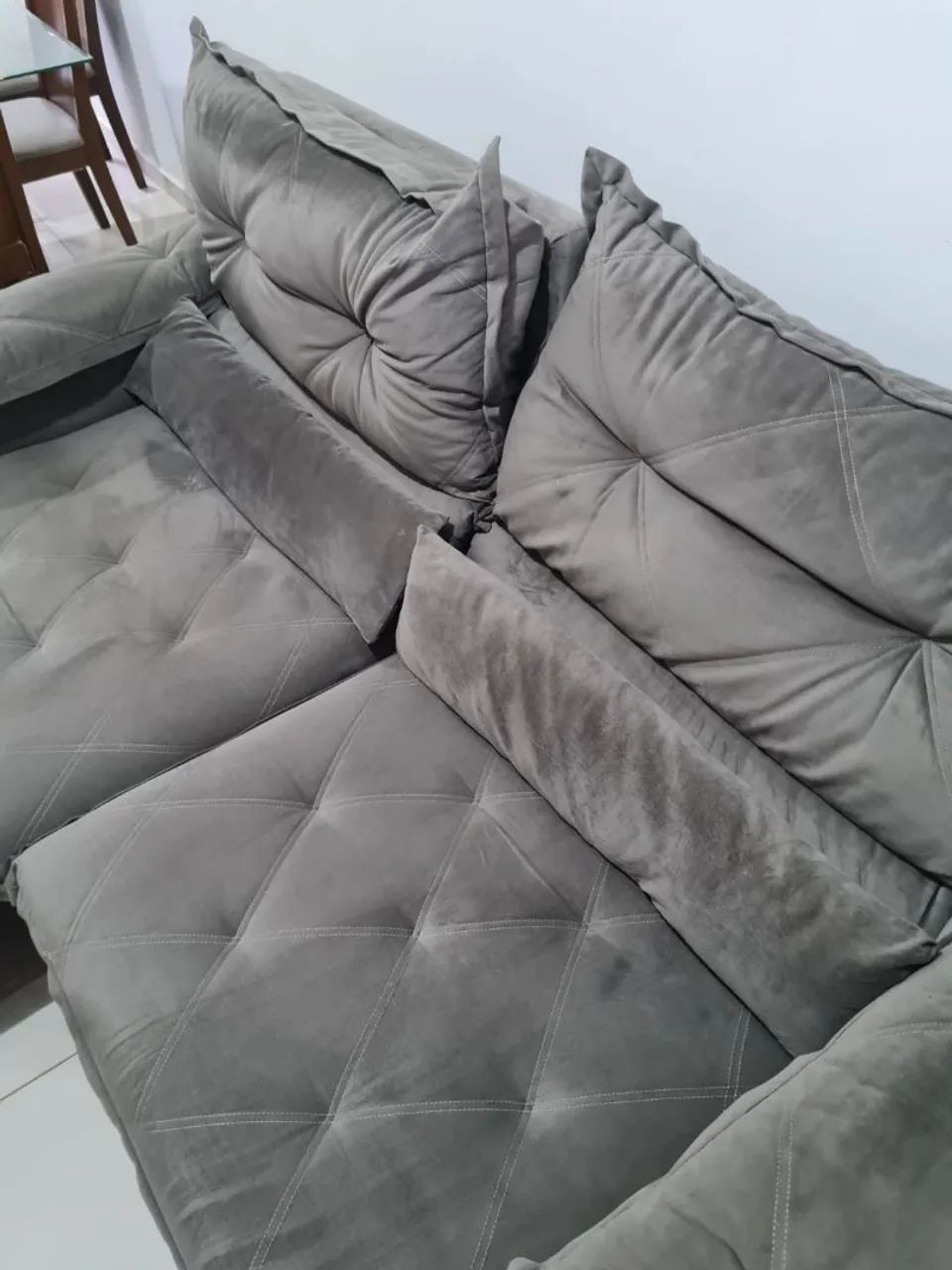 Sofá suede cinza - Foto 4